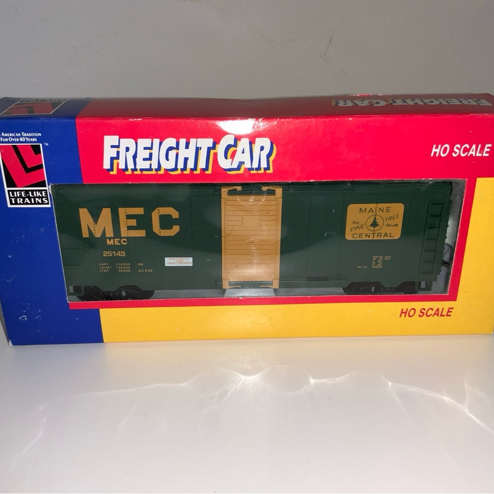 Life-Like HO Scale Box Car Maine Central MEC #25143 Green & Yellow   #21914